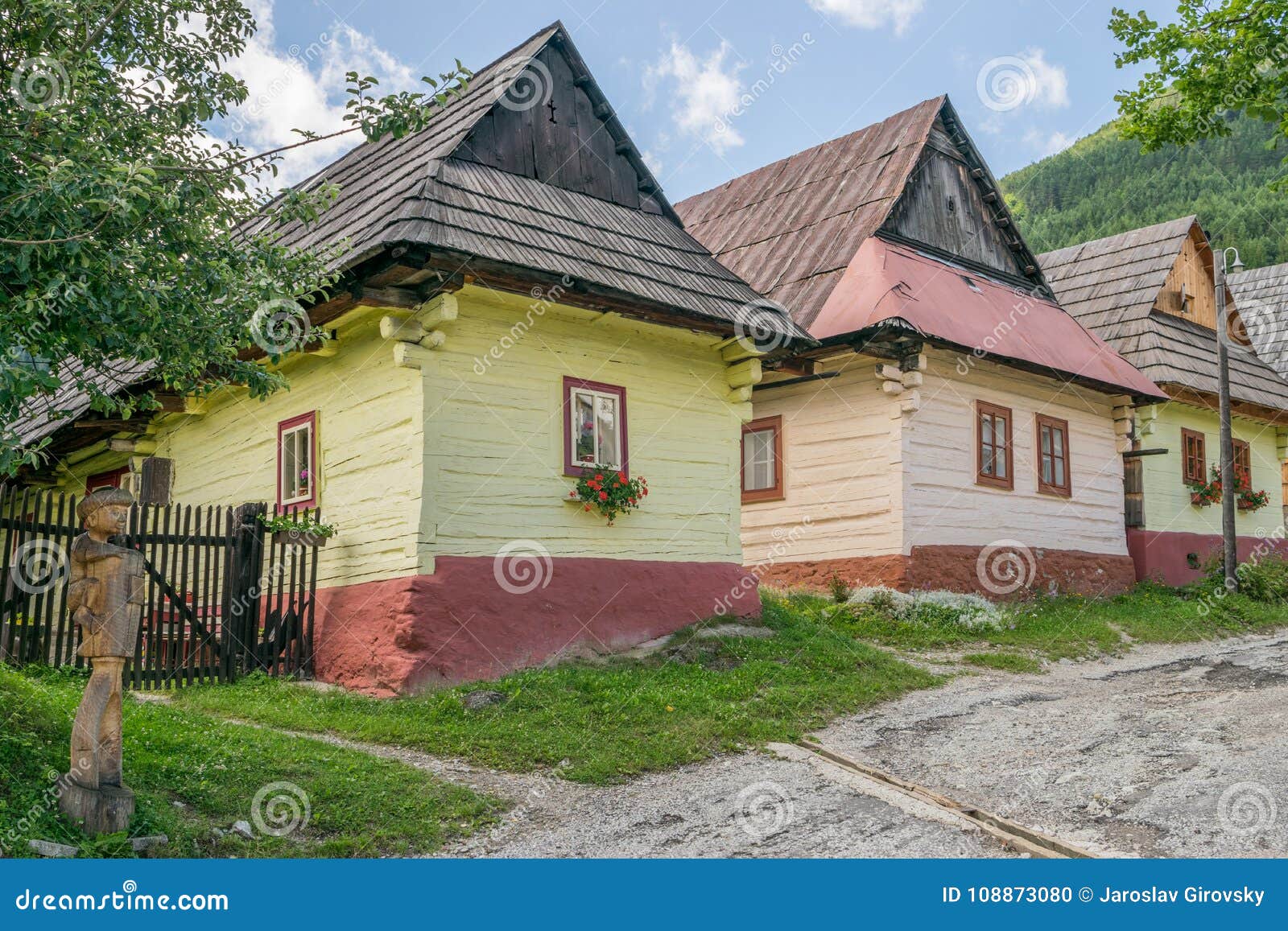 Vilagge de Vlkolinec foto de archivo. Imagen de aldea - 108873080