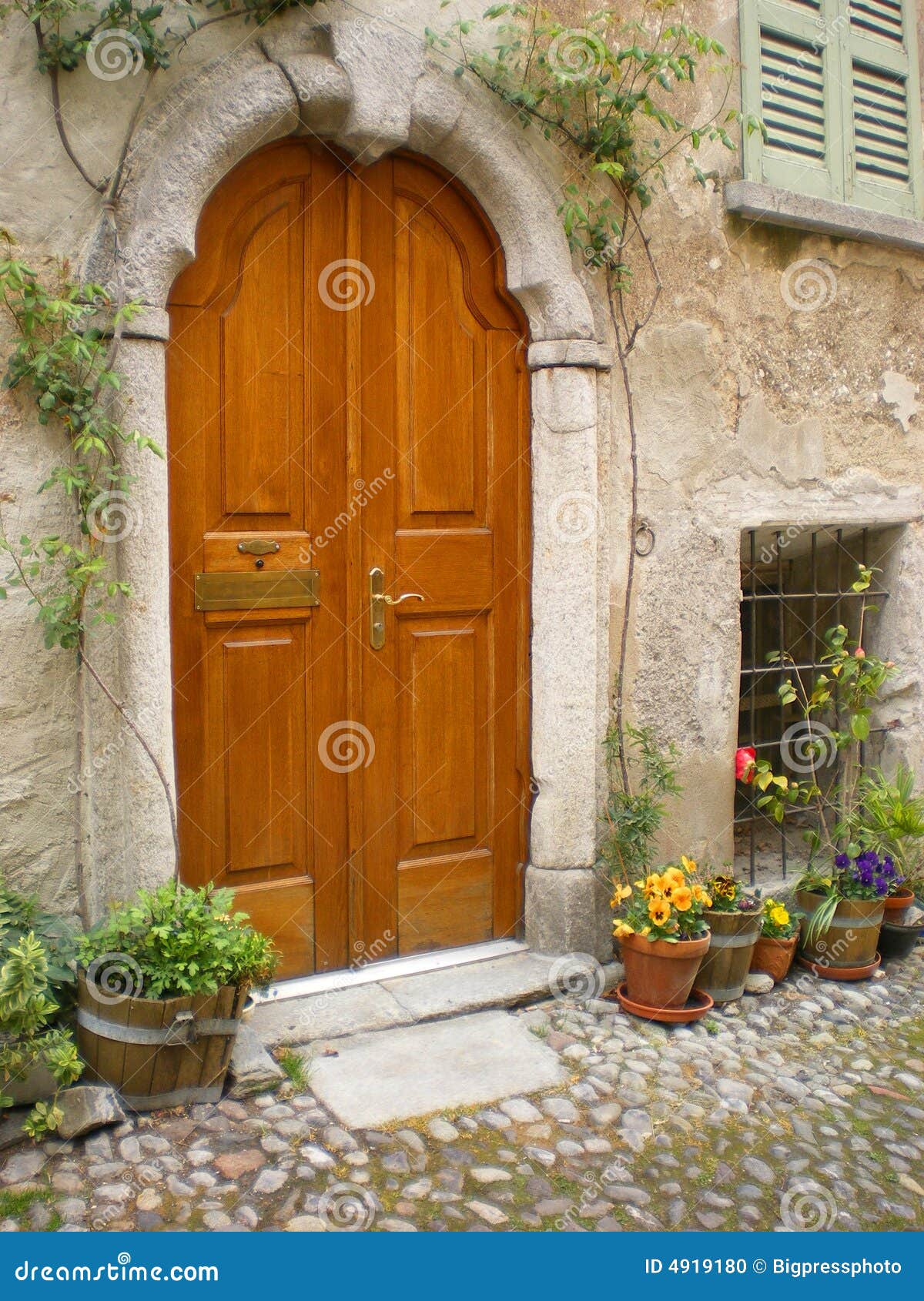 villa italy tuscany arched door