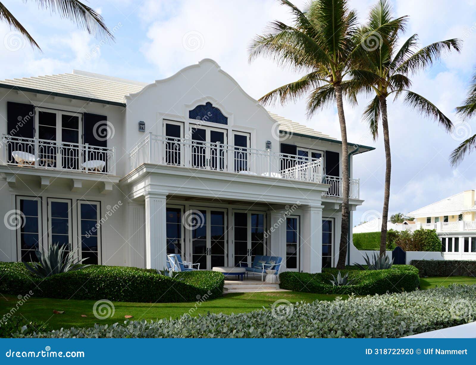 villa in the town palm beach, florida