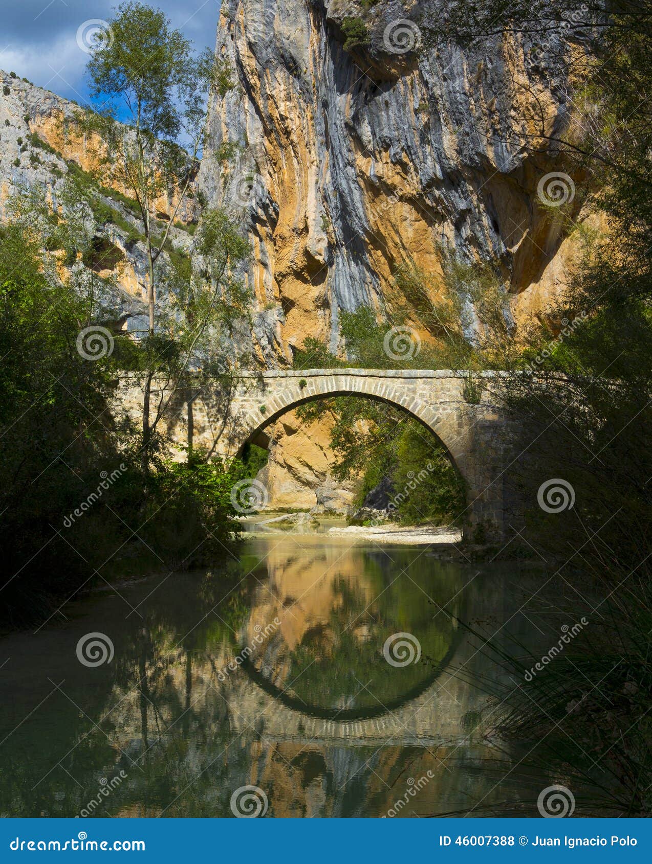 villacantal bridge, vero river.