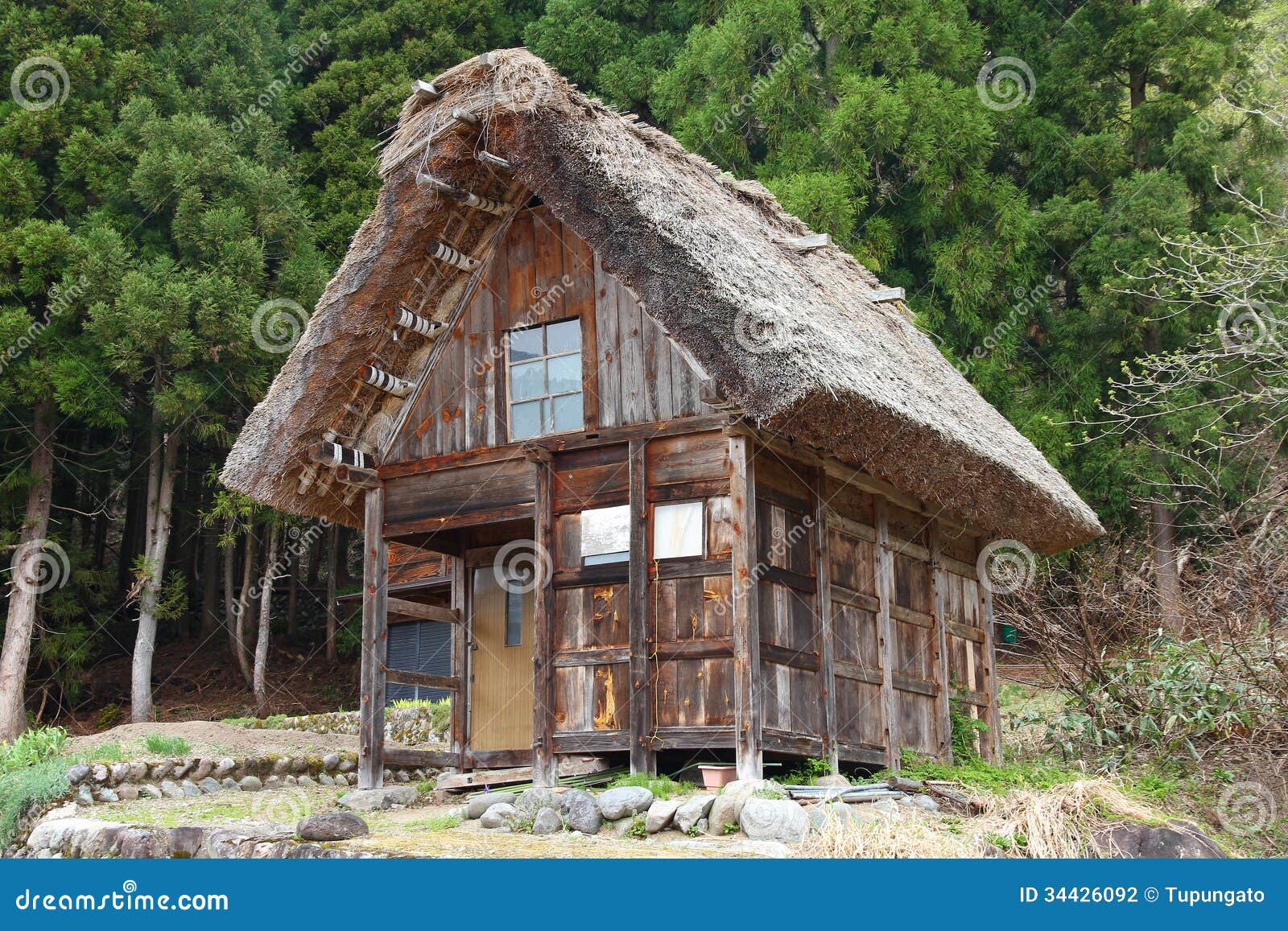 Village japonais photo stock. Image du arbres, japon 34426092