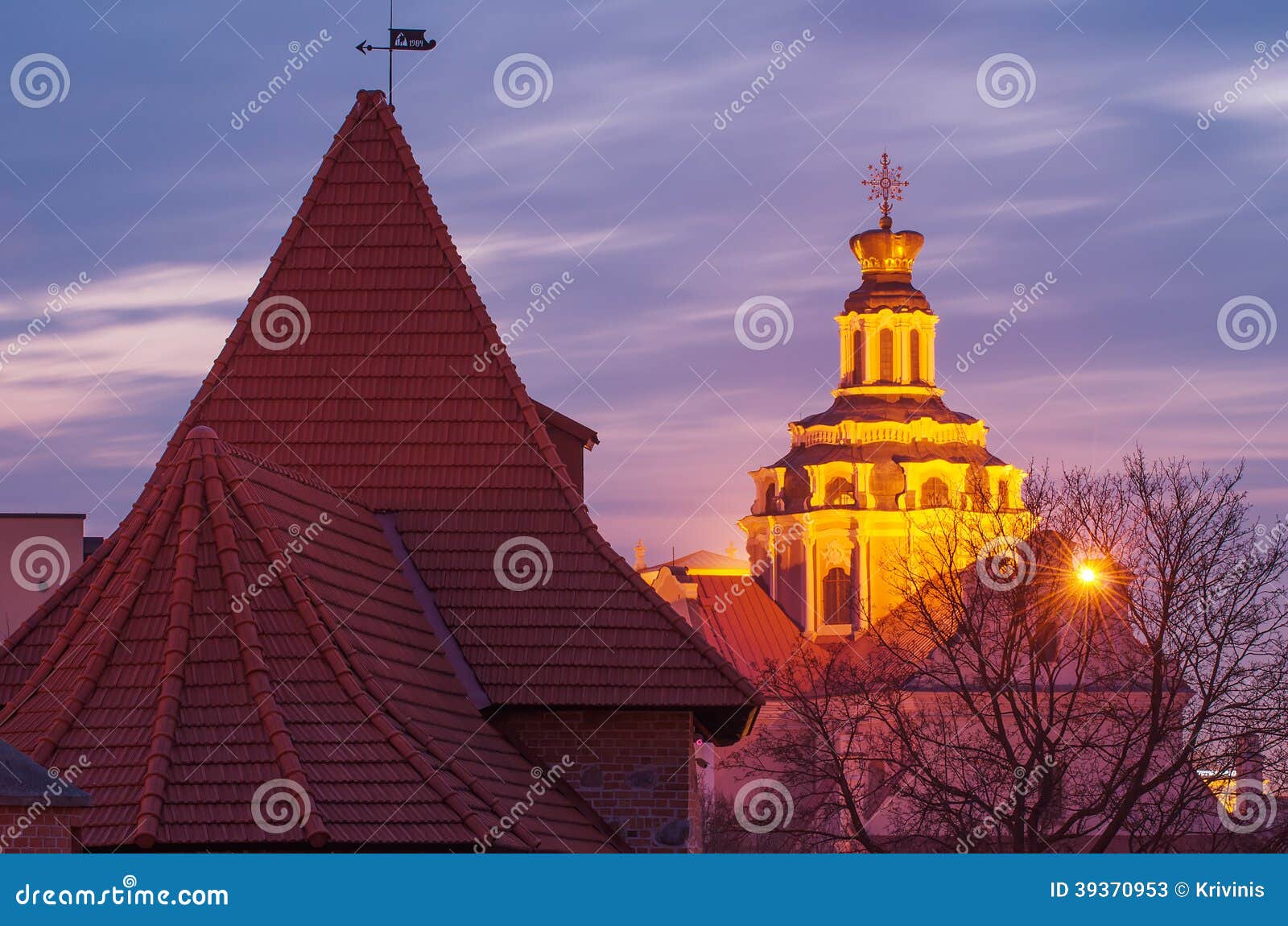 Vilnius (Litouwen) Bij Nacht Stock Afbeelding - Image of europees ...