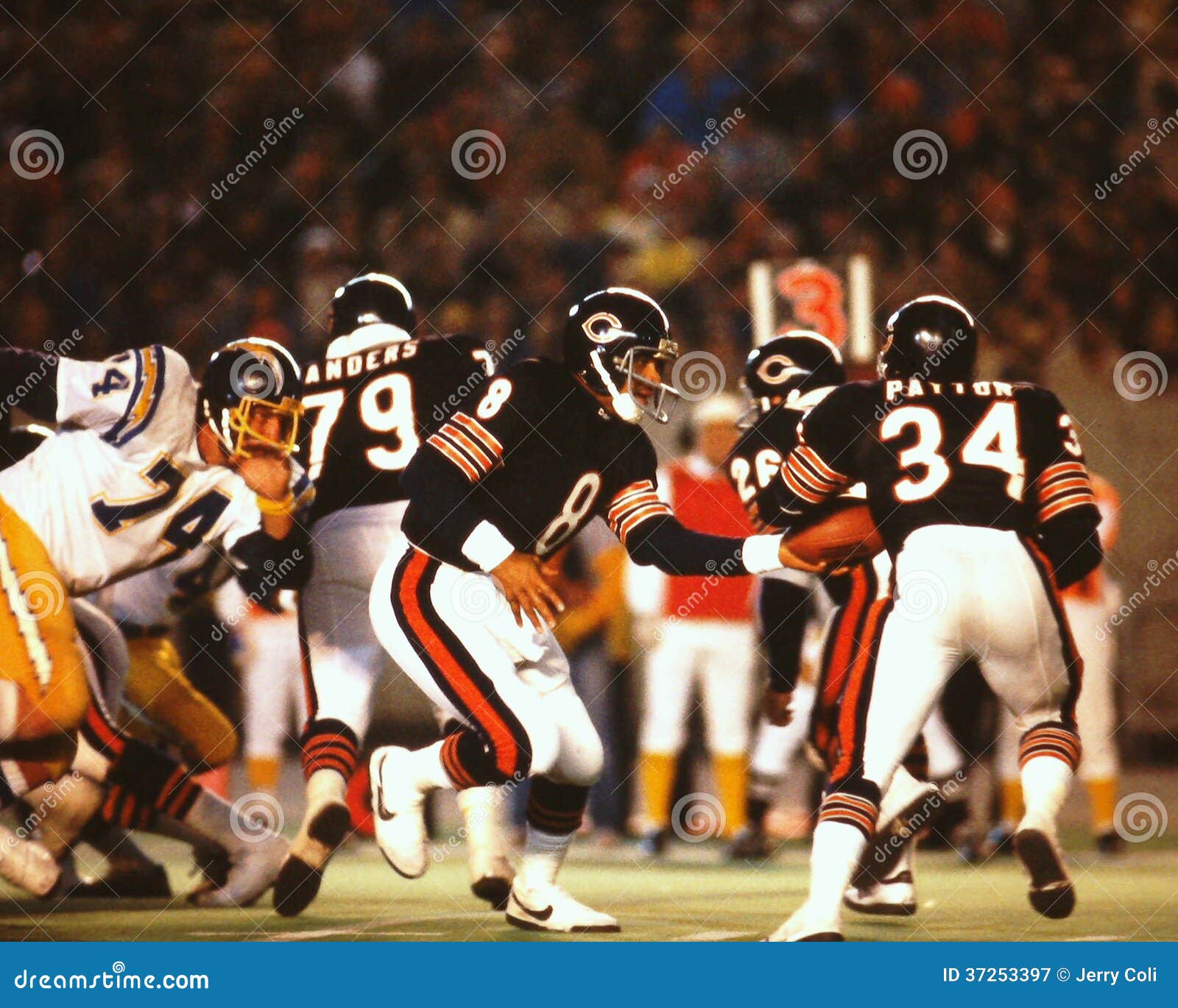 Vince Evans Hands Off To Walter Payton Editorial Photography - Image of ...