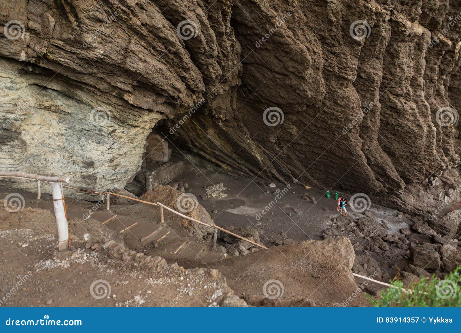 vinoteca golitsyn grotto chaliapin in mountain koba-kaya