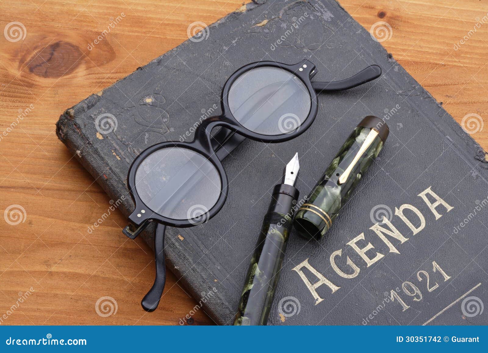 organizer personal agenda, fountain-pen and eyeglasses
