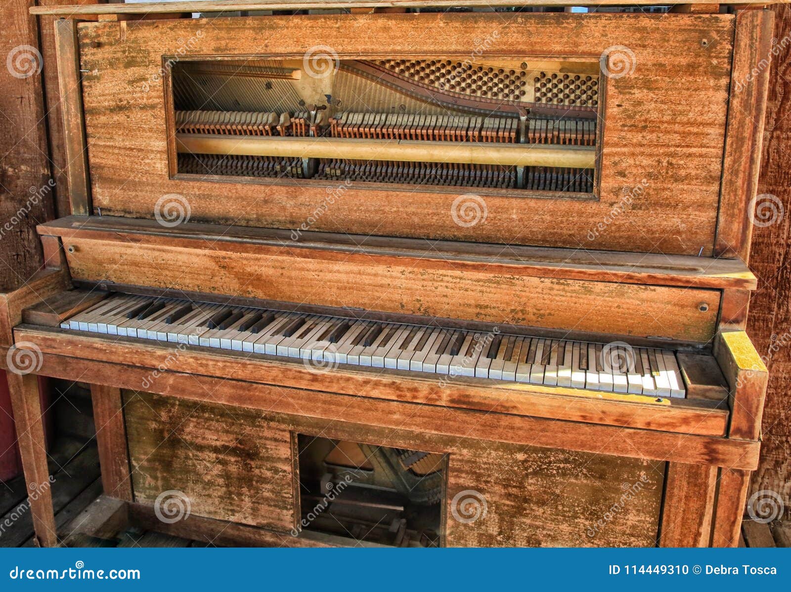 Juramento contaminación Mujer Vintage antiguo del piano foto de archivo. Imagen de viejo - 114449310