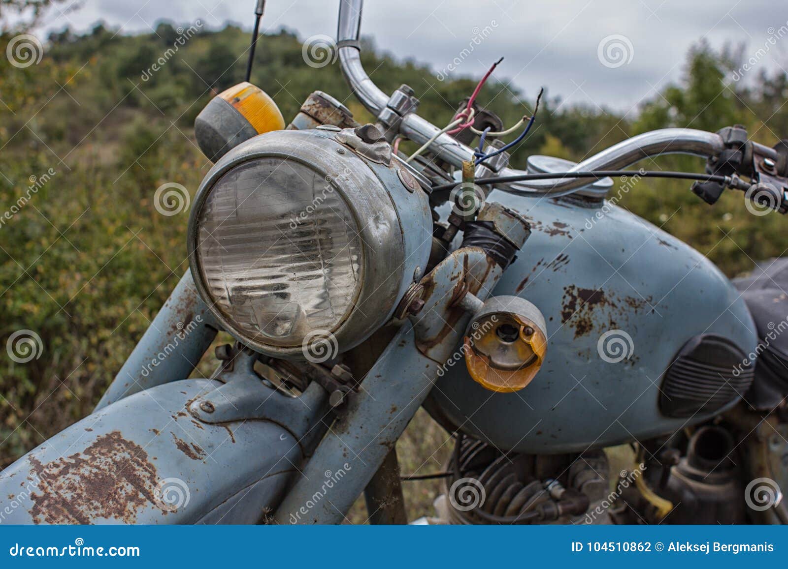 vintage bike mountains iz planeta in bulgarian mountains