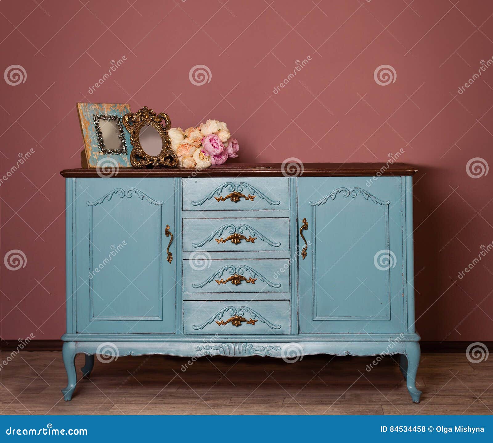 Vintage Blue Wooden Dresser Tender Bouquet And Two Frames Stock