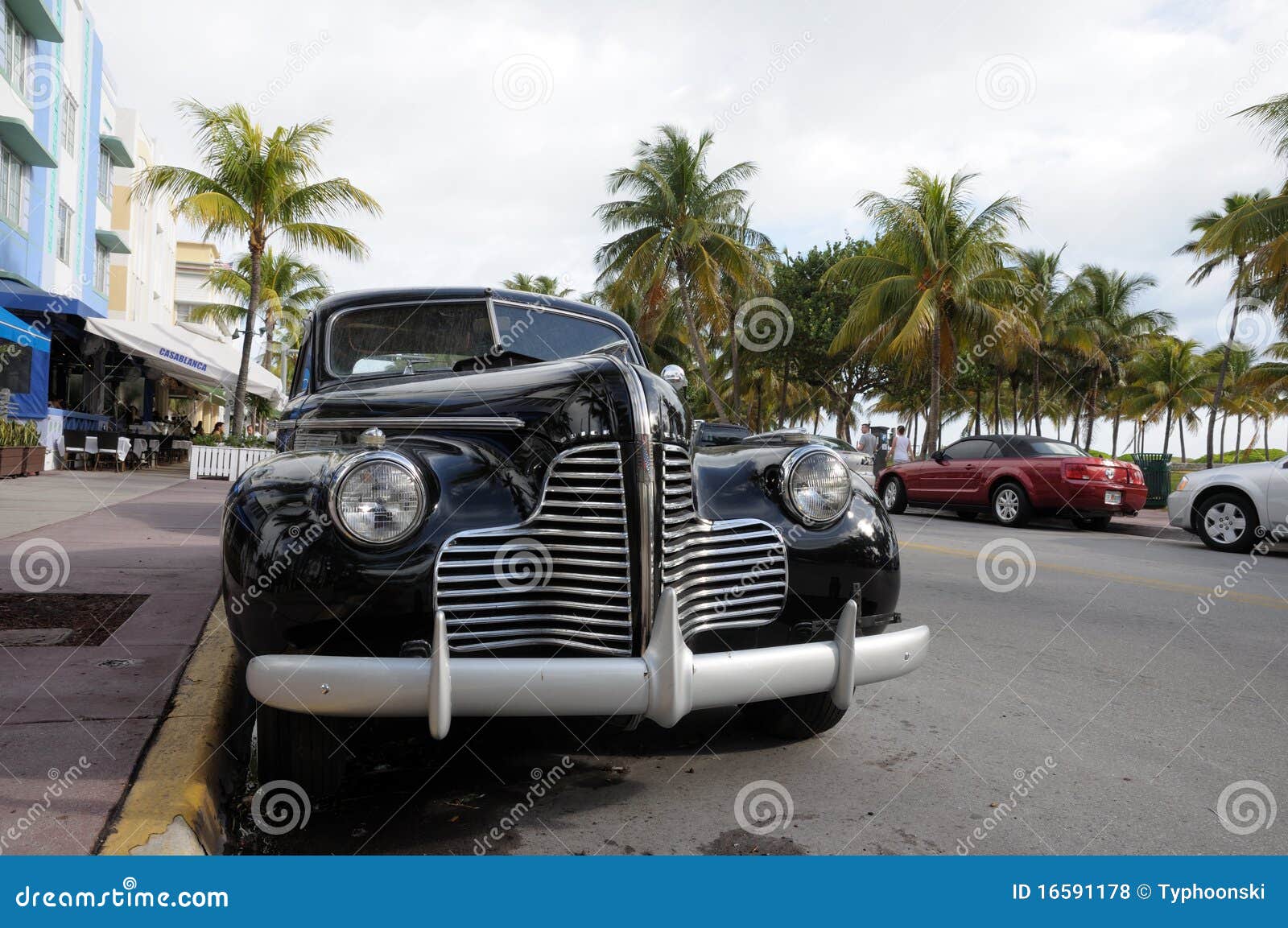 Vintage Car in Miami Beach editorial stock photo. Image of ocean 16591178