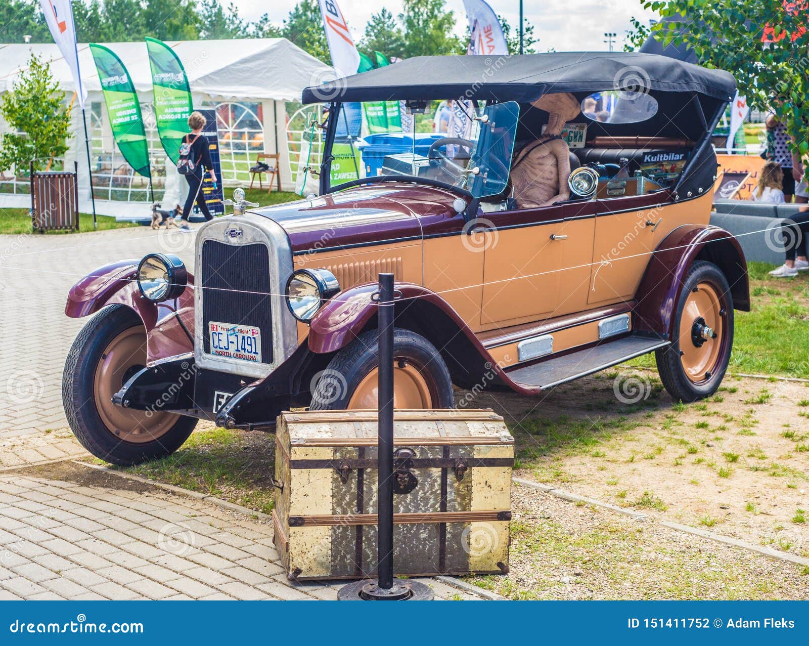 Download 706 Vintage Car Side View Yellow Photos Free Royalty Free Stock Photos From Dreamstime Yellowimages Mockups