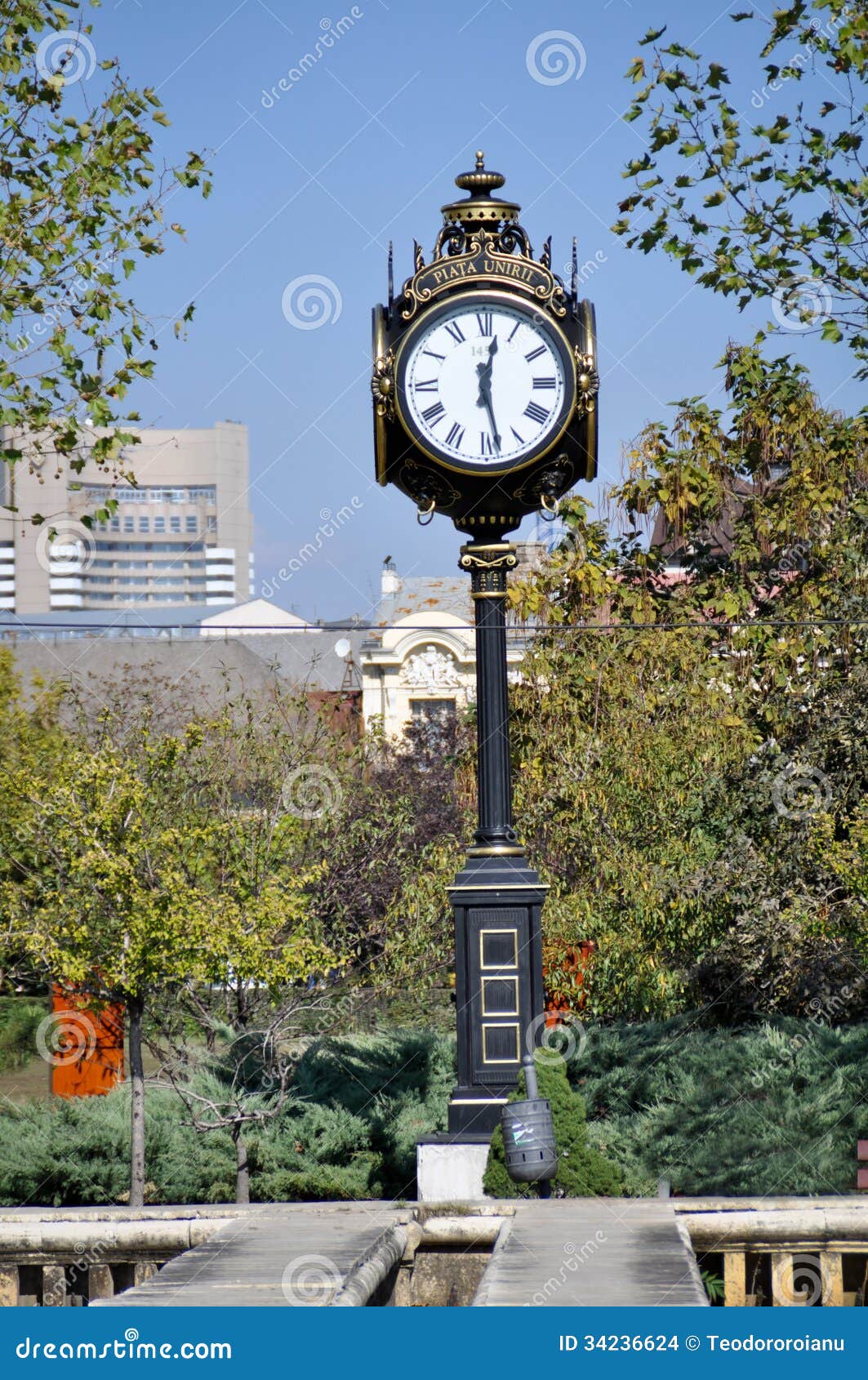 Vintage clock stock photo. Image of hurry, bucuresti 34236624
