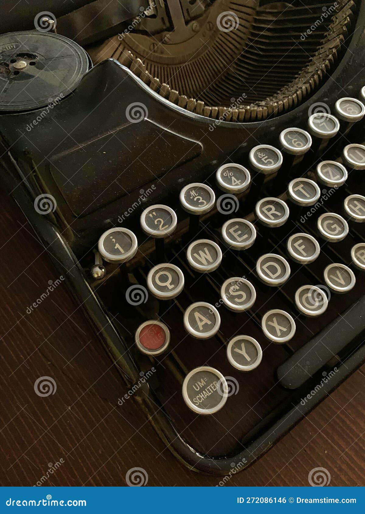 Vintage De Teclado De Máquina De Escribir Antigua Foto de archivo - Imagen  de typewriter, fuente: 272086146