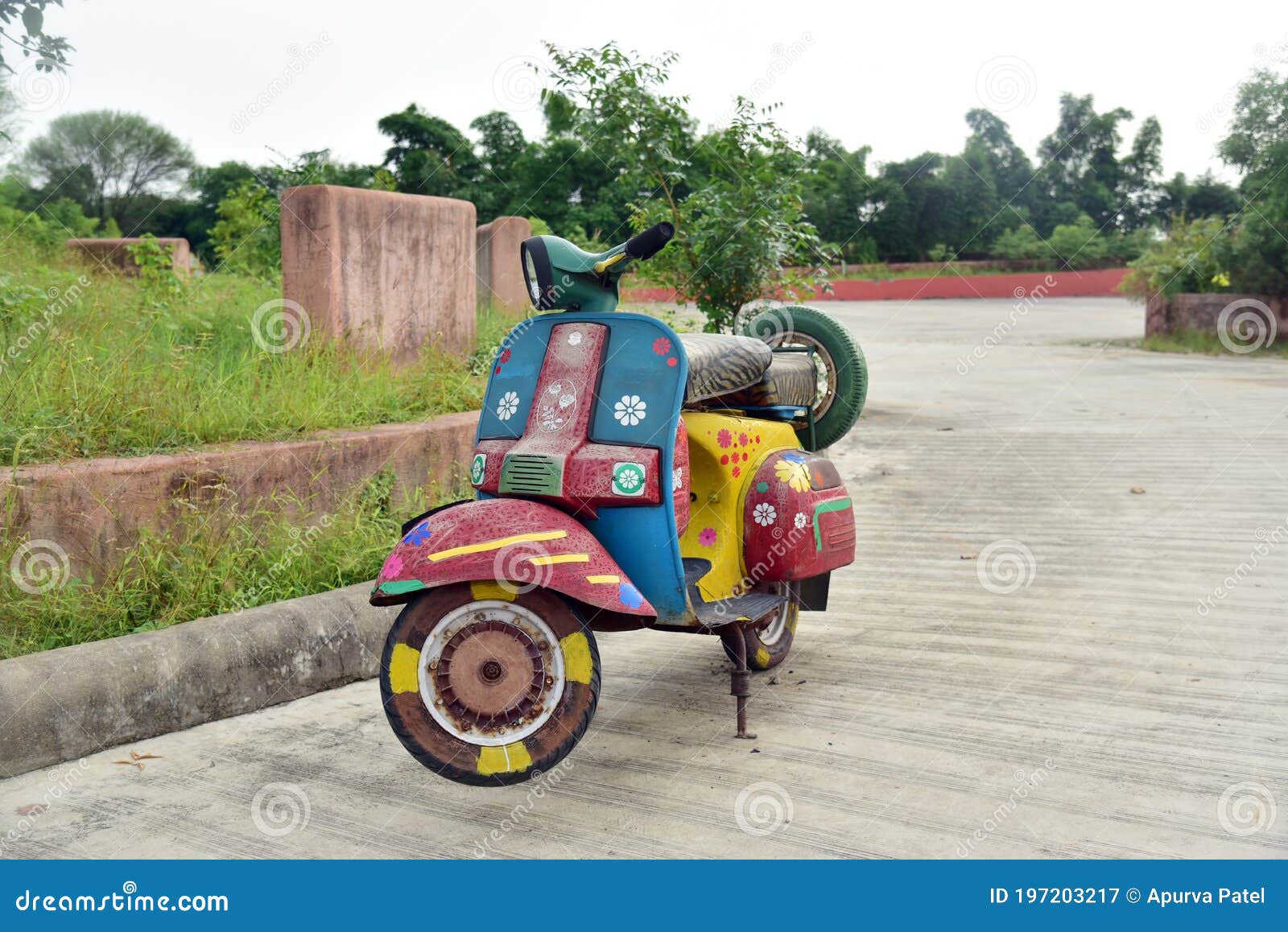 Colored page Vespa painted by S