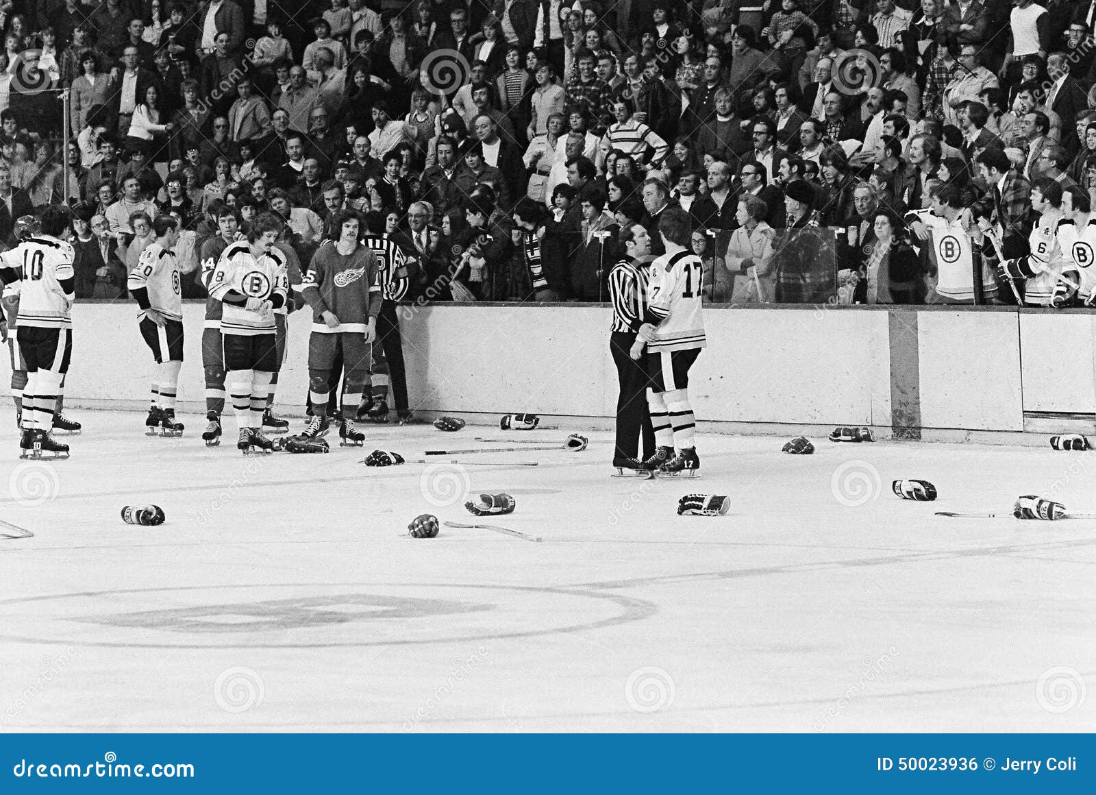 120+ Vintage Hockey Player Stock Photos, Pictures & Royalty-Free Images -  iStock