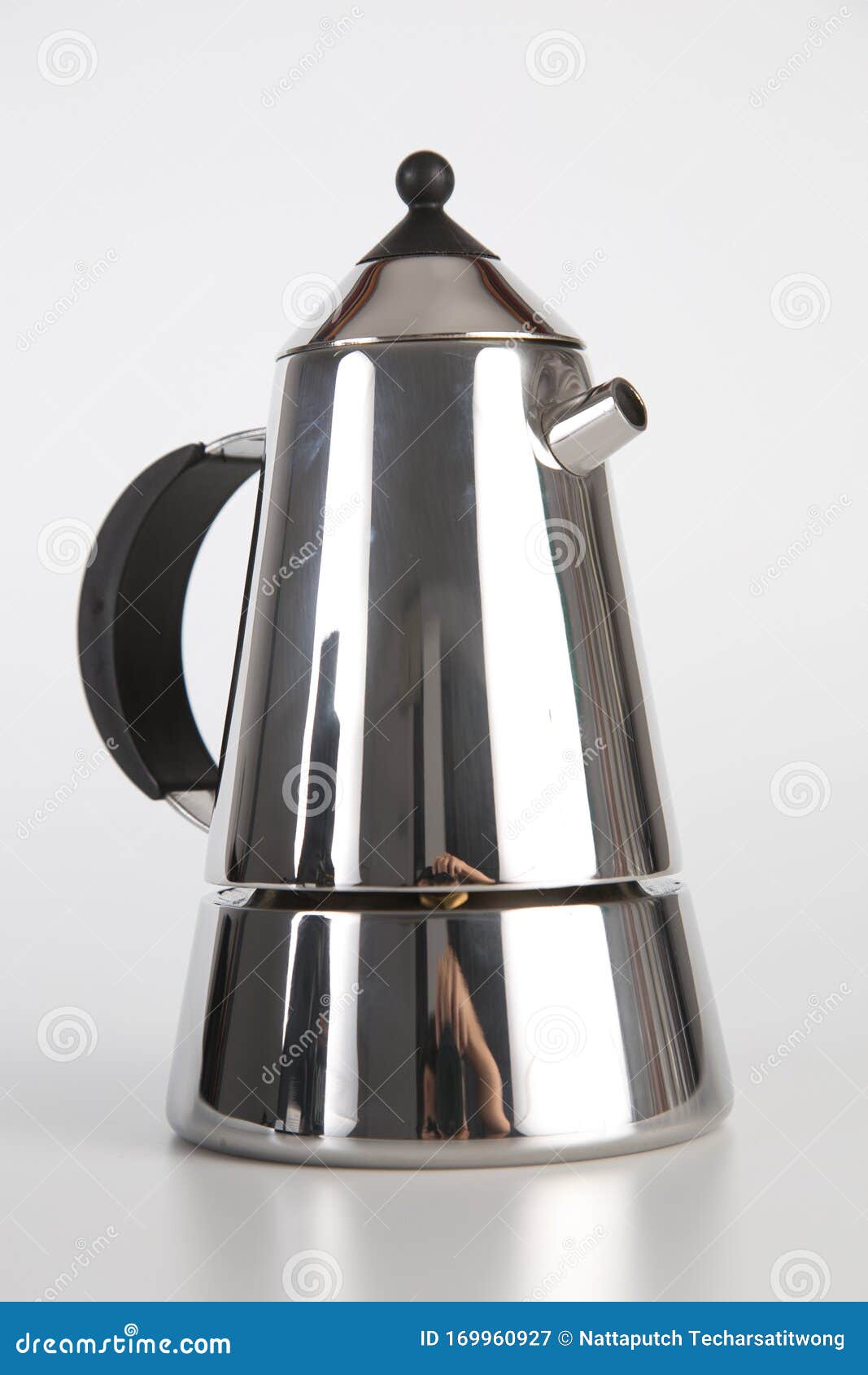 Berri spier Onveilig Vintage Koffiepot Aluminium Geïsoleerd Op Witte Achtergrond Stock  Afbeelding - Image of italiaans, apparatuur: 169960927