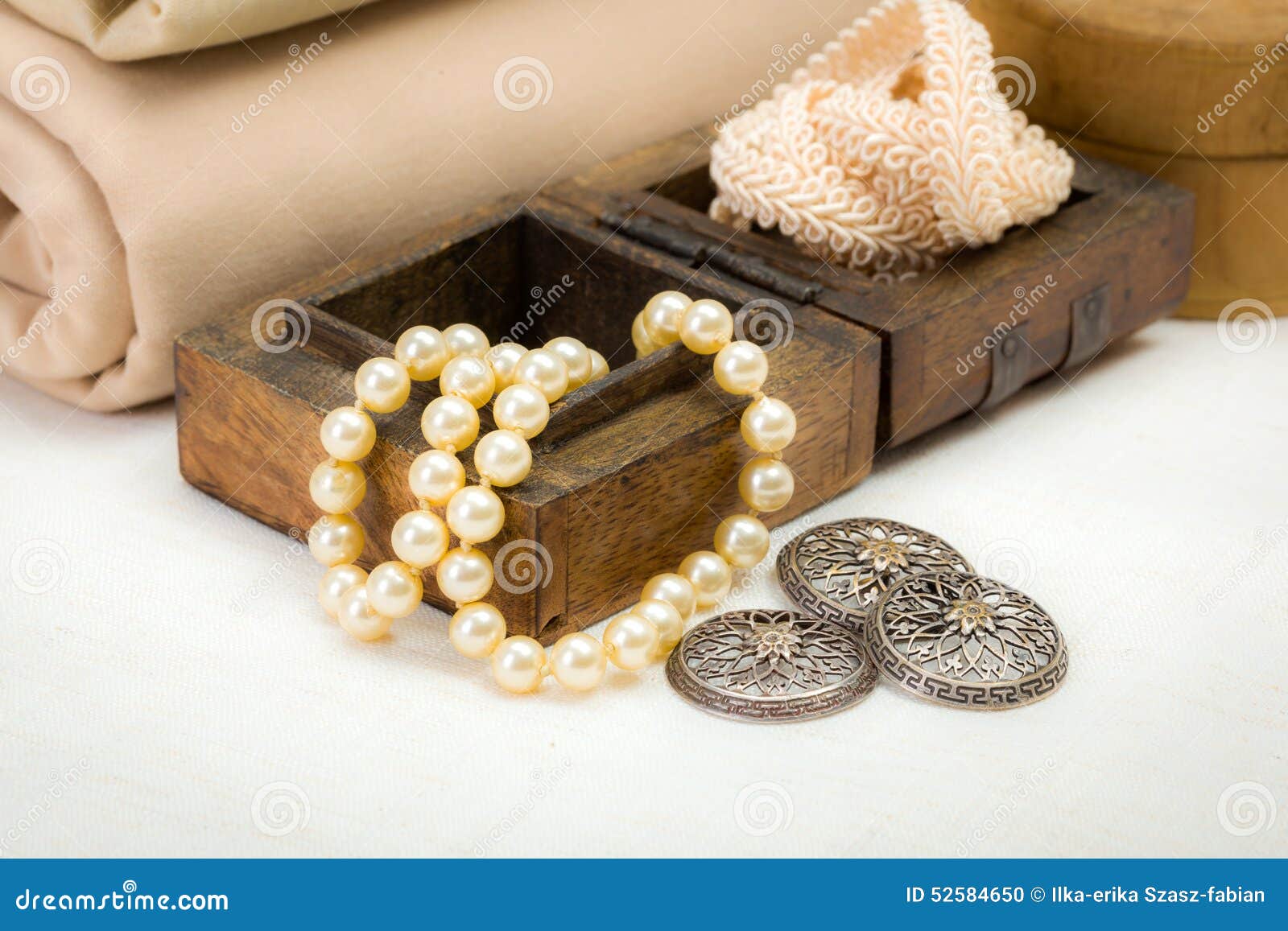 25,675 Silver Pearl Marisol Stock Photos - Free & Royalty-Free Stock Photos  from Dreamstime