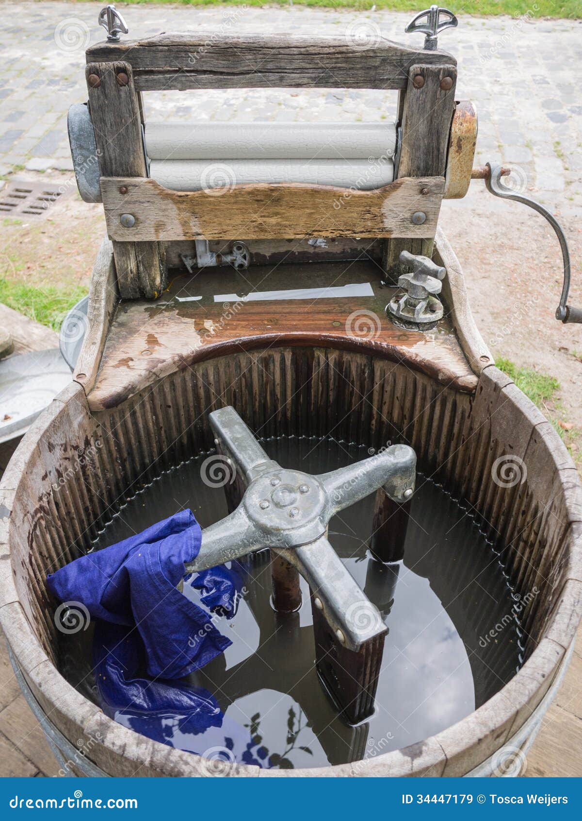 Vintage laundry tub stock image. Image of isolated, mangle 34447179