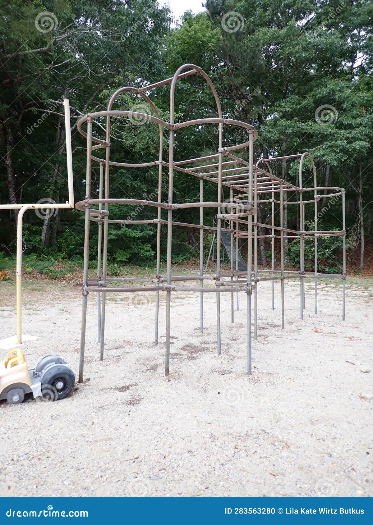 Classic Backyard Metal Monkey Bars Climber