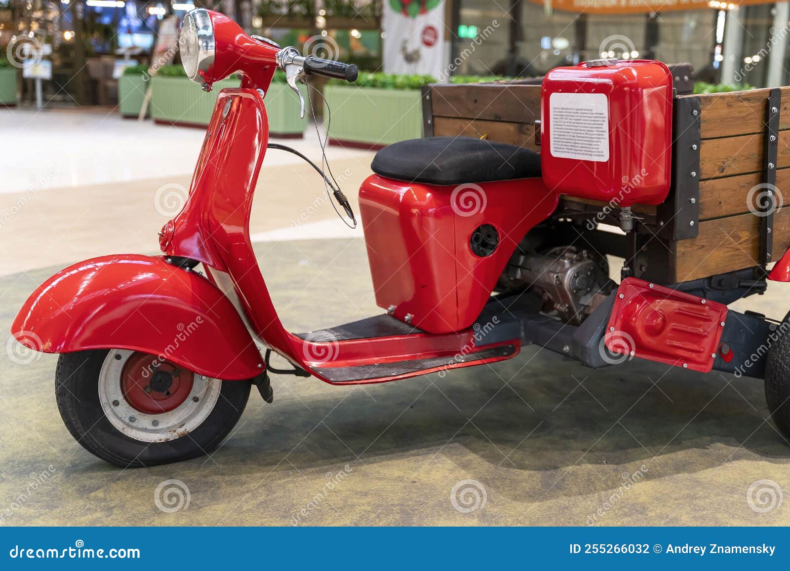 Scooter Ant. Old Soviet Motor Scooter on Three Wheels with a Cart Stock  Image - Image of memory, graves: 111893521
