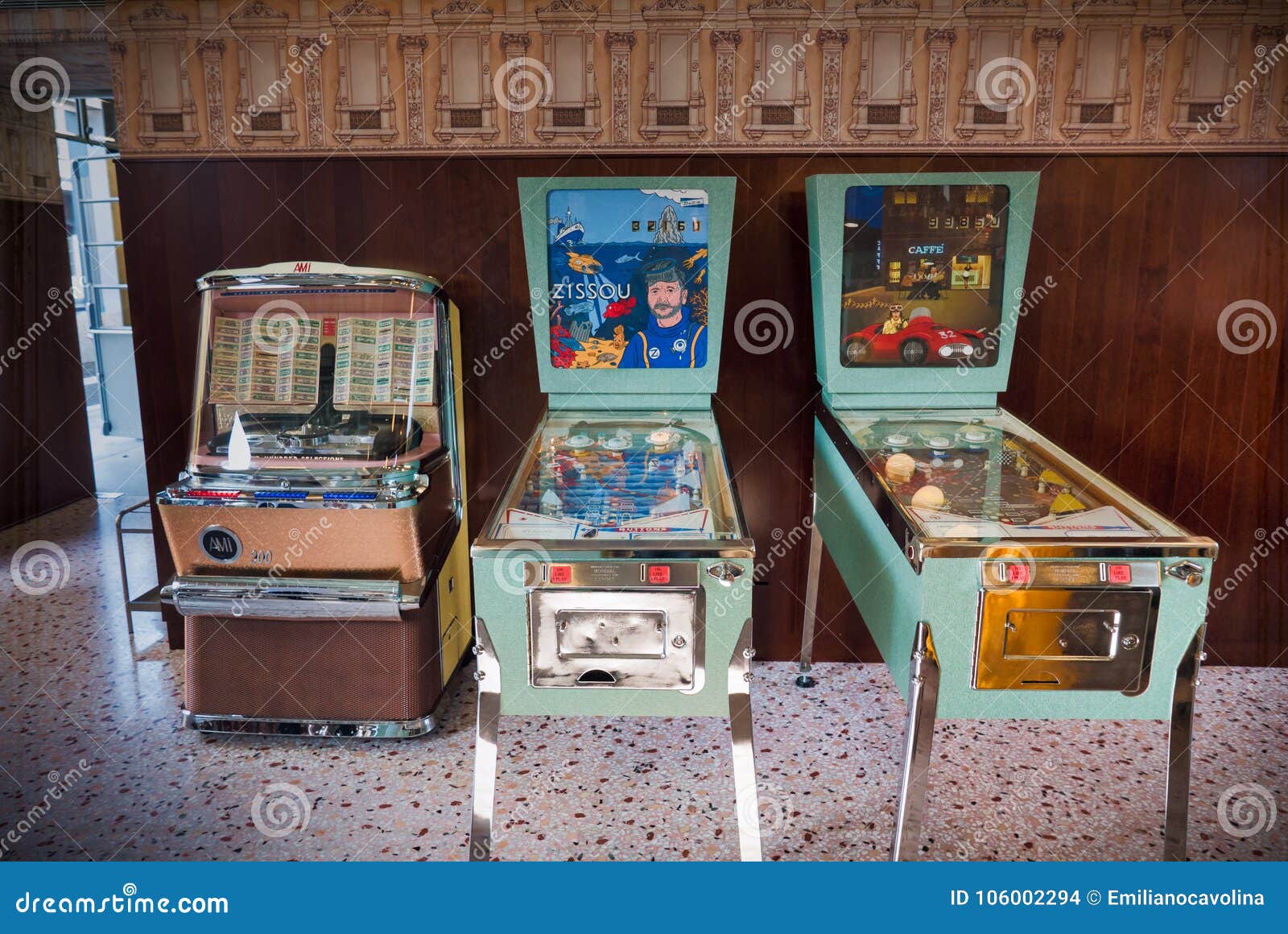 Vintage Pinball and Jukebox Editorial Stock Image Image of milano