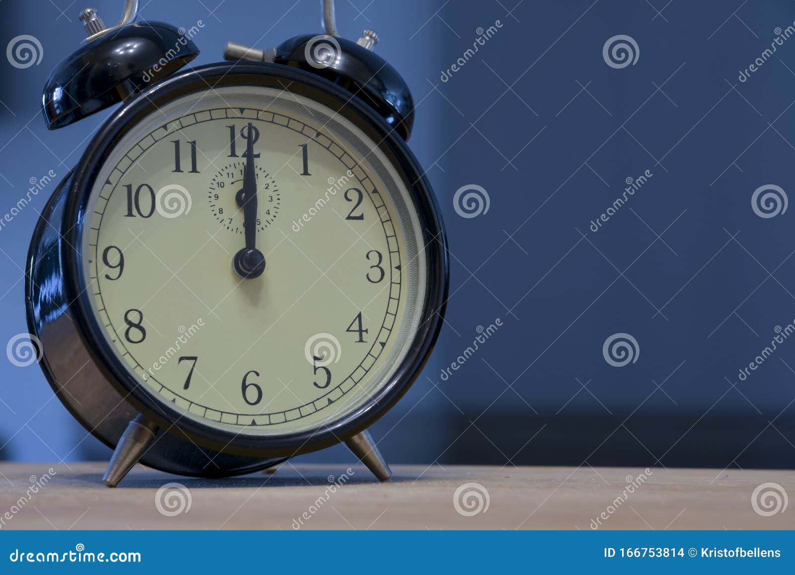 12 pm hi-res stock photography and images - Alamy