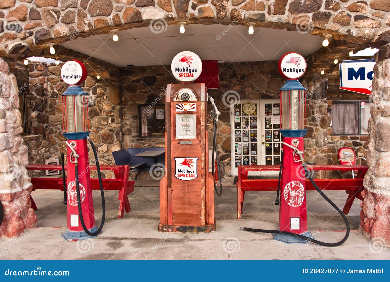 Vintage Route 66 Gas Station Editorial Photography - Image of pump