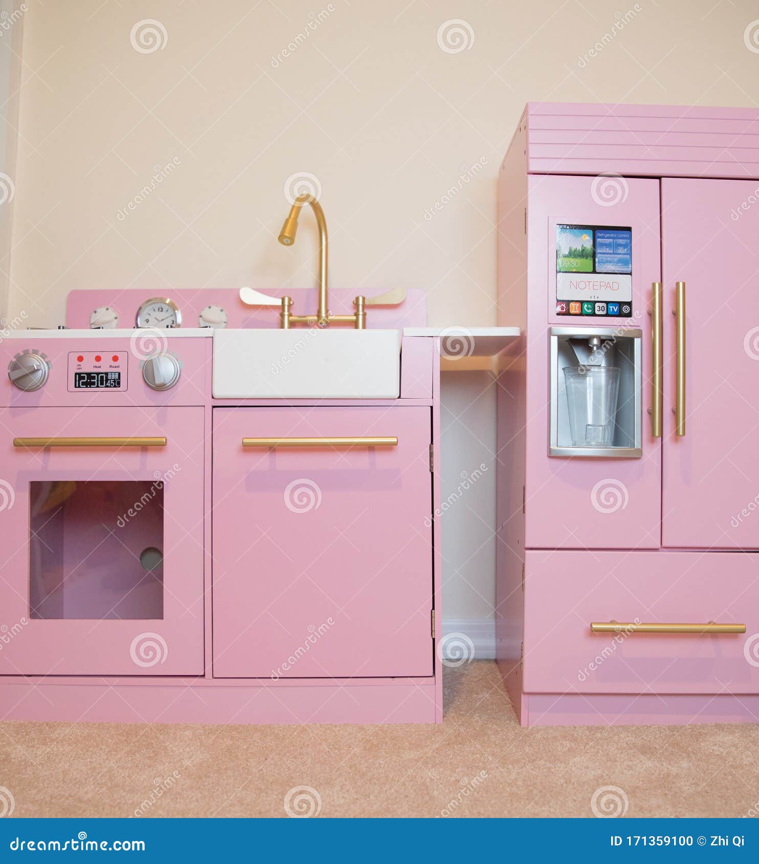 evolutie bijeenkomst duizend Vintage Roze Keuken Voor Speelgoed Voor Kinderen Stock Foto - Image of  spel, oven: 171359100