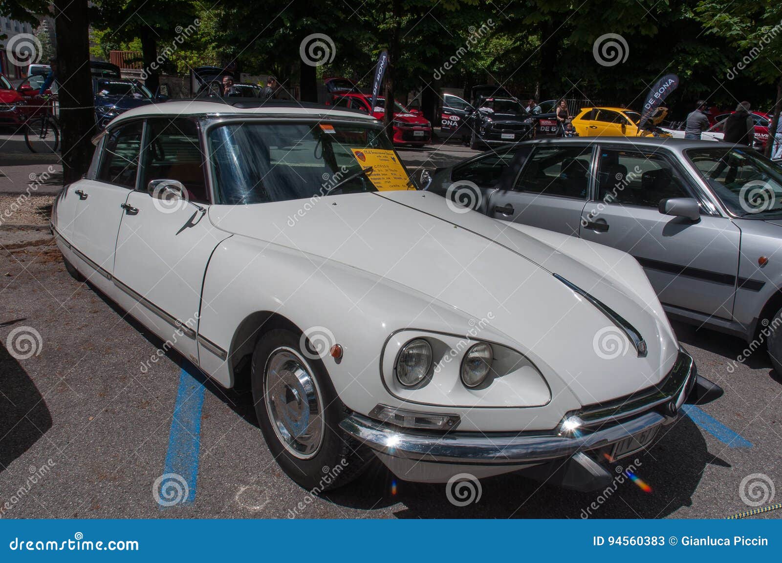 campagne door elkaar haspelen Arbeid Vintage 60 - 70`s Citroen Car Editorial Stock Photo - Image of  transportation, history: 94560383