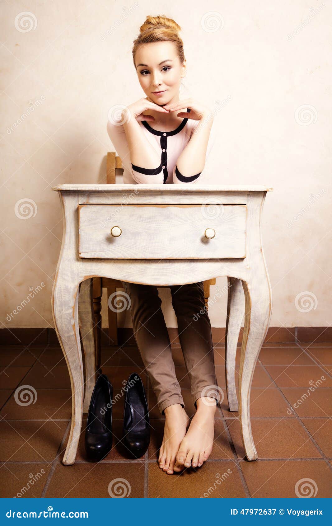 Vintage Style. Barefoot Girl Sitting At Retro Desk Stock 