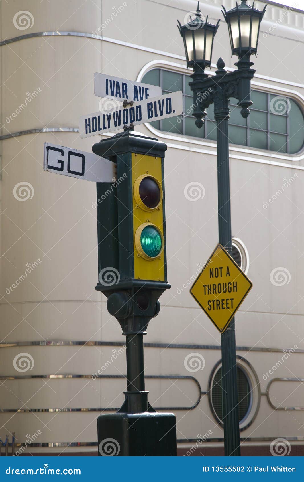 vintage-traffic-signal-go-13555502.jpg