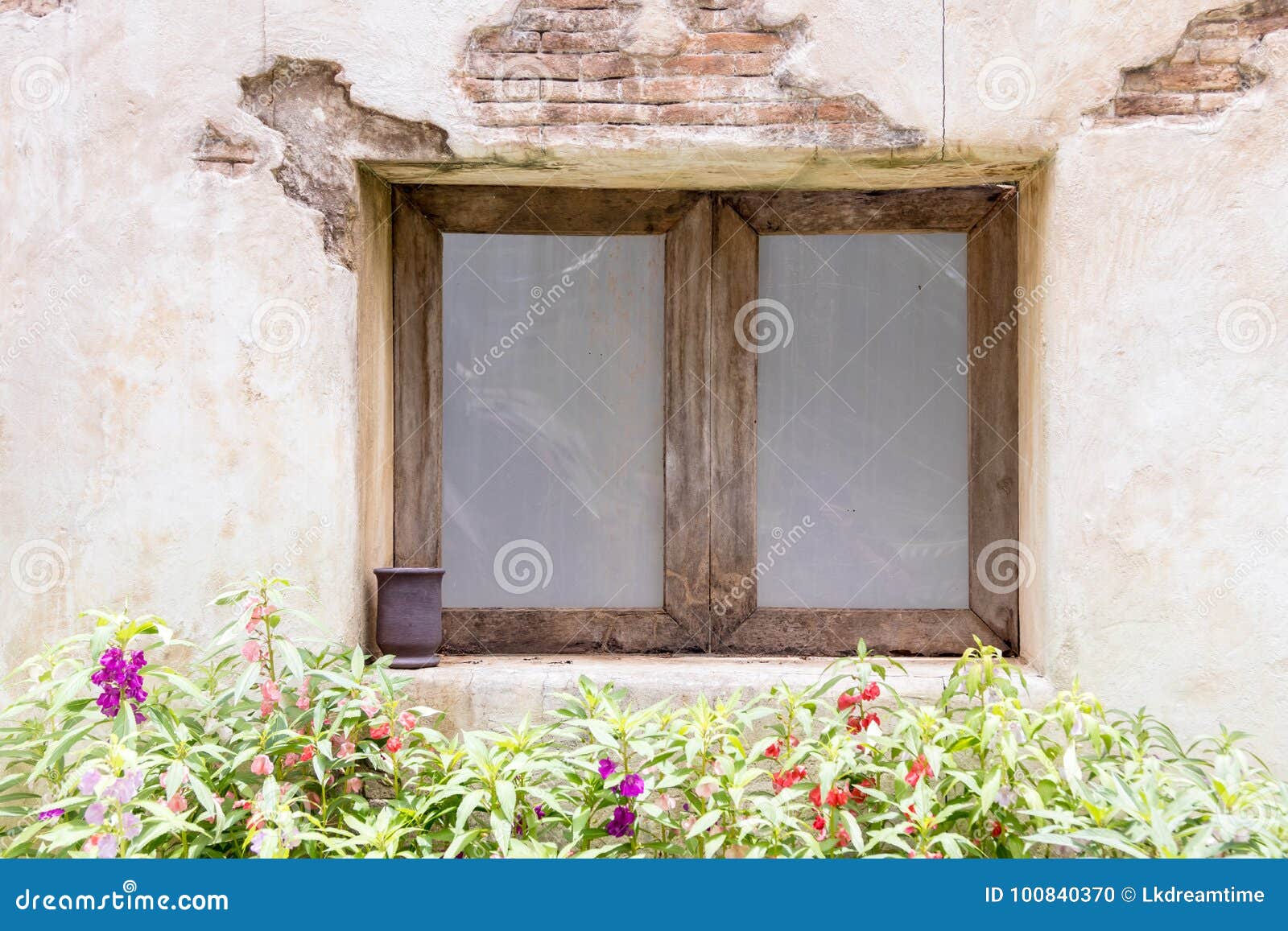 Vintage the Wooden Windows. Stock Photo Image of heart, style 100840370