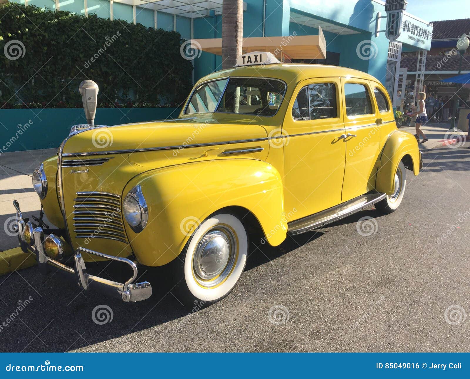 Vintage Yellow Cab editorial photo. Image of prop, vacation - 85049016