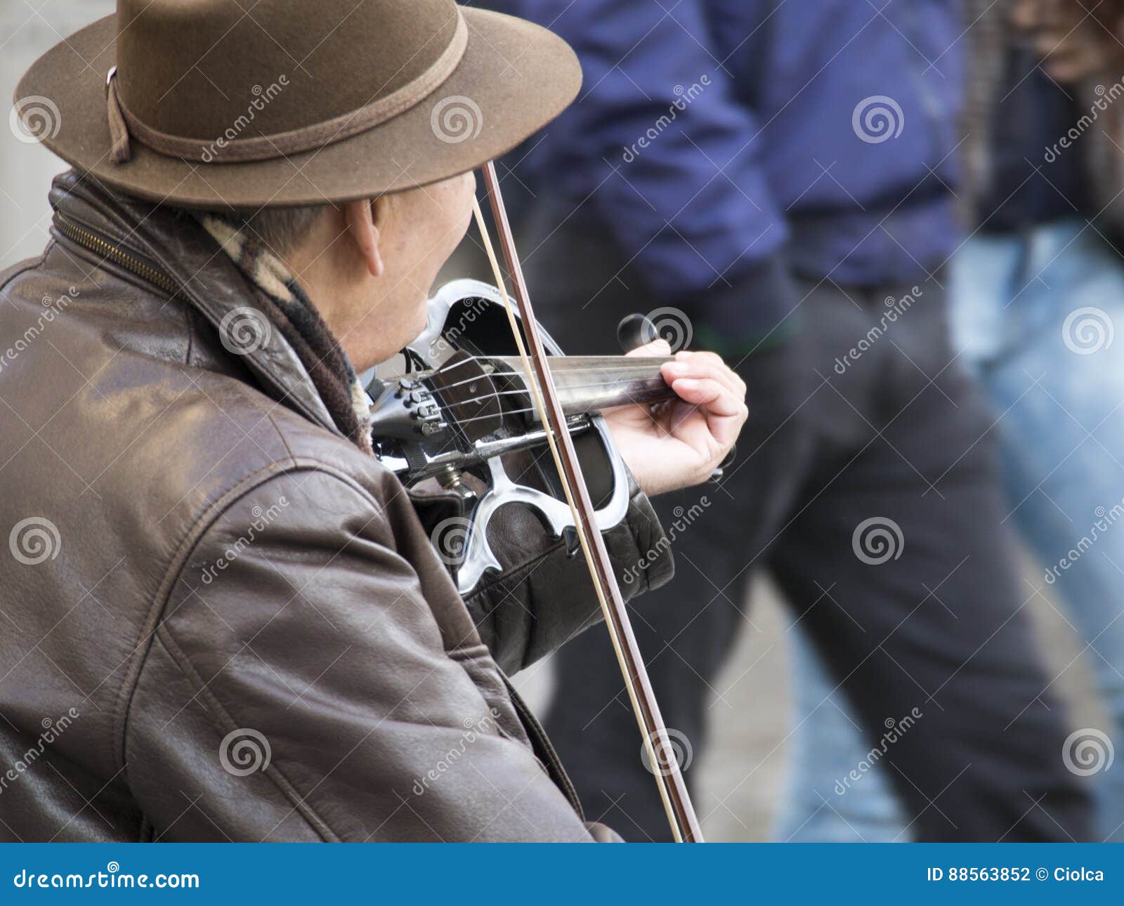 Violin busker editorial photography. Image of folklore 88563852