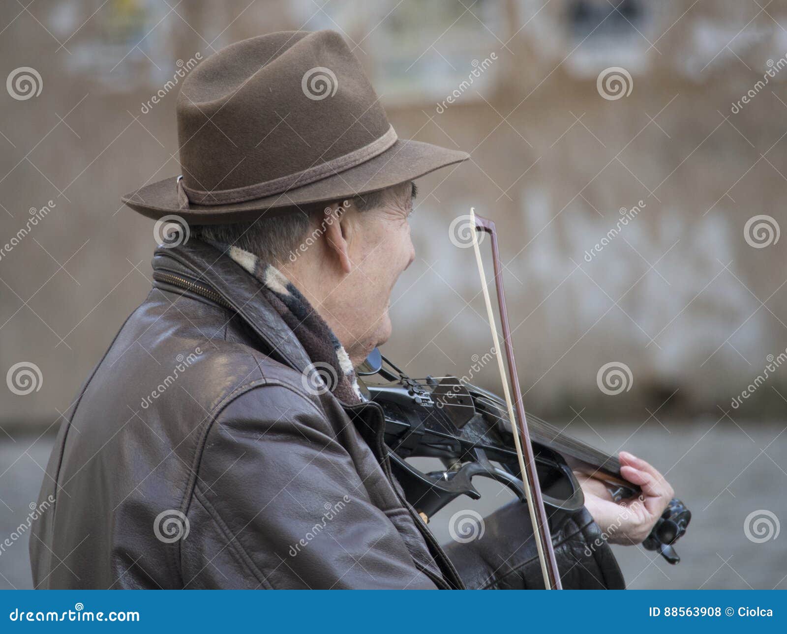 Violin busker editorial stock photo. Image of busker 88563908