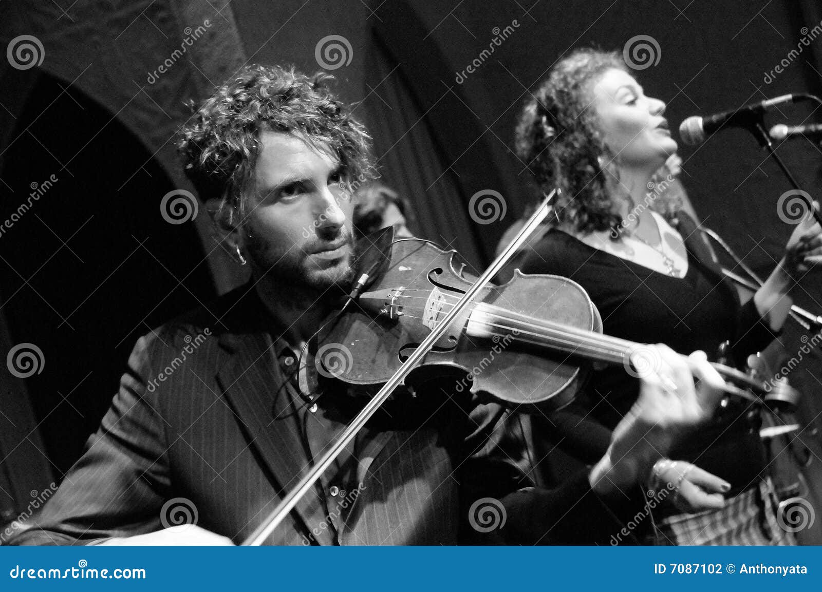 Violin and Vocalist Extrodinare Stock Photo Image of black, outdoor