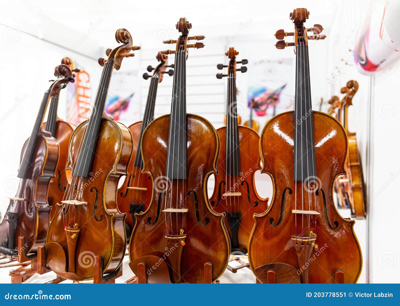 Clásicos Sobre Una Base De Madera de archivo - Imagen de violinista, instrumento: 203778551
