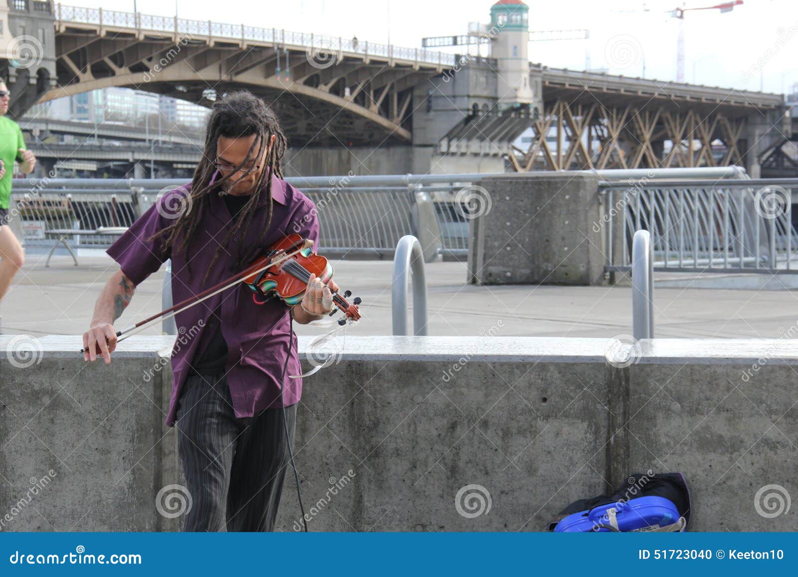 Violinist editorial image. Image of alone, oregon, violinist 51723040