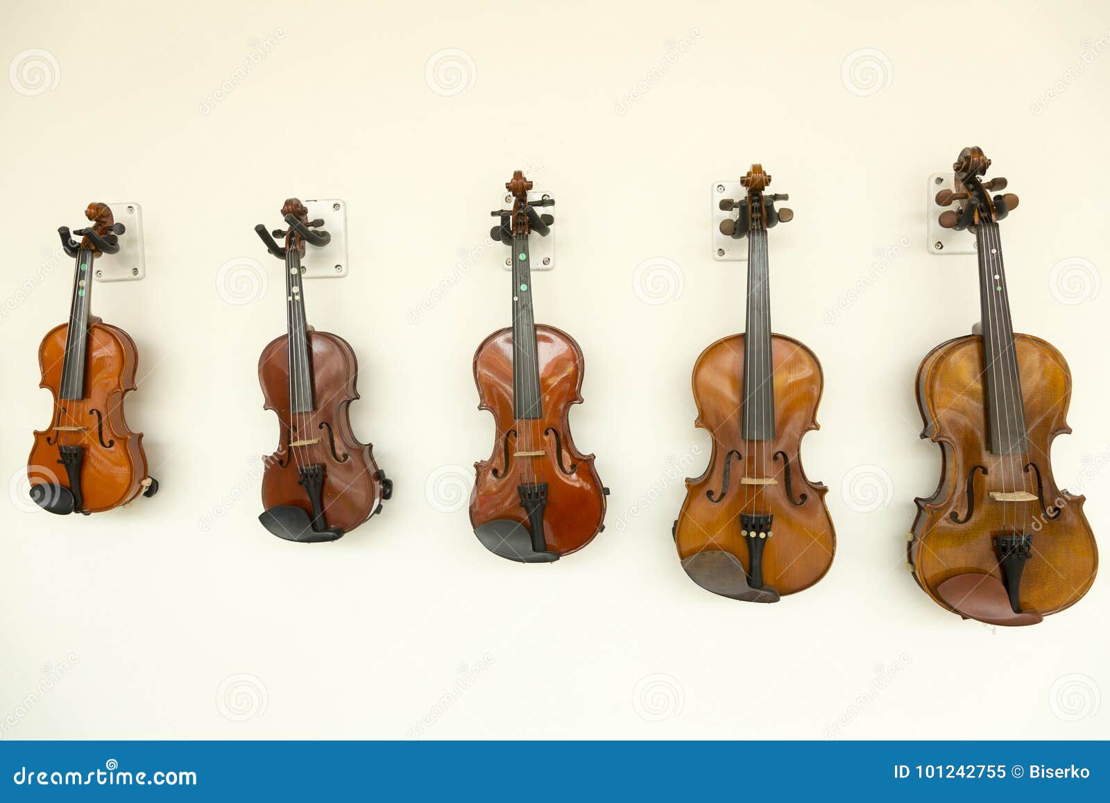 Violons image stock. Image du pratiquement, joué, chaîne - 101242755