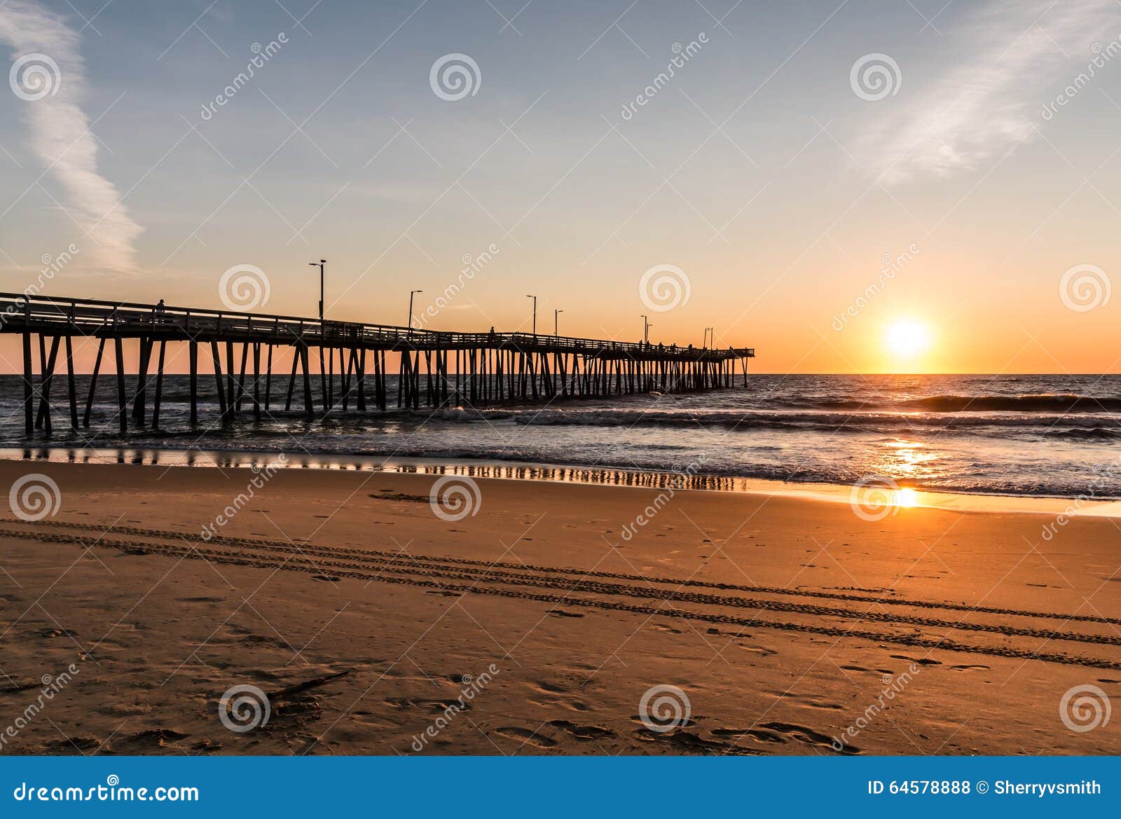 virginia beach boardwalk fishing pier at dawn