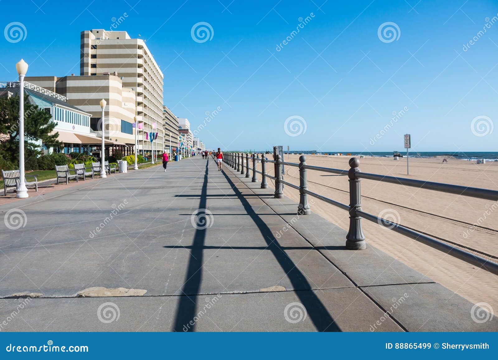 Virginia Beach Boardwalk, a Popular Tourist Attraction Editorial Stock