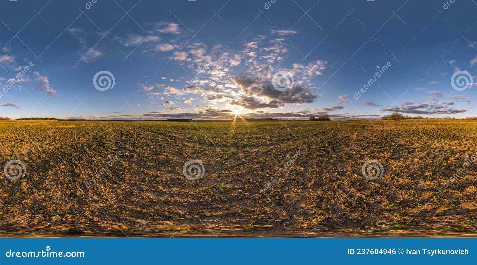 Skydome do pôr do sol com nuvens noturnas como visão panorâmica