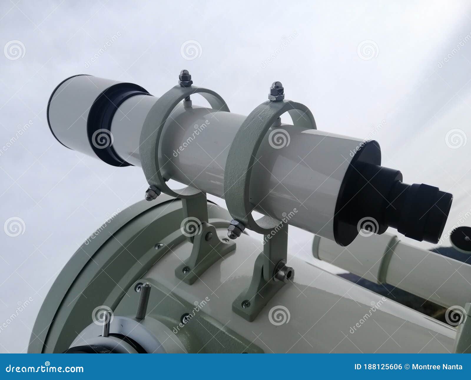 Viseur De Viseur De Télescope Réfracter L'instrument De Dispositif D' observation Lunaire Ou Planétaire De Terre Du Magnétique à Di Photo stock -  Image du fond, lunaire: 188125606