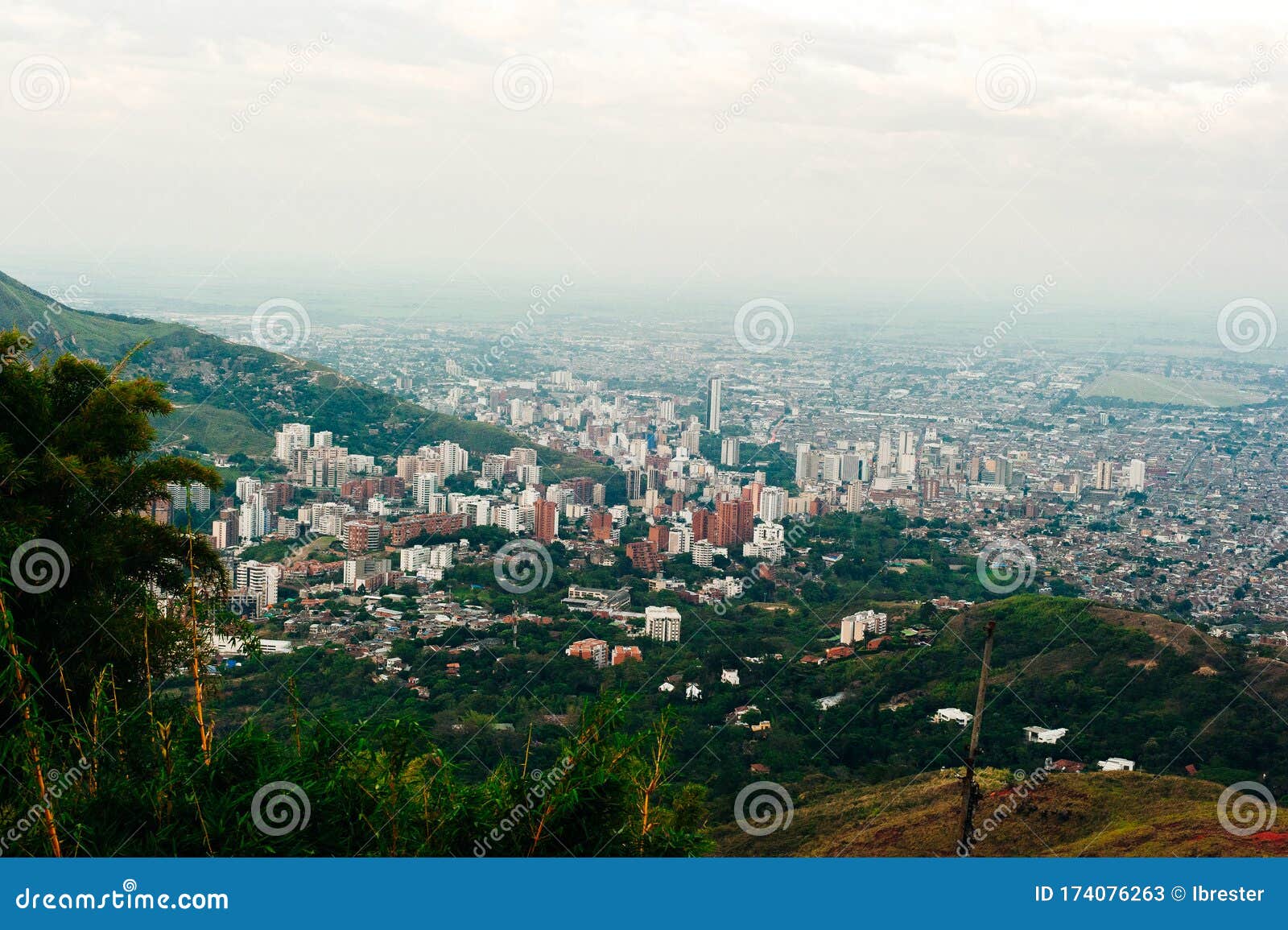 1,744 Cali Colombia Fotos de stock - Fotos libres de regalías de