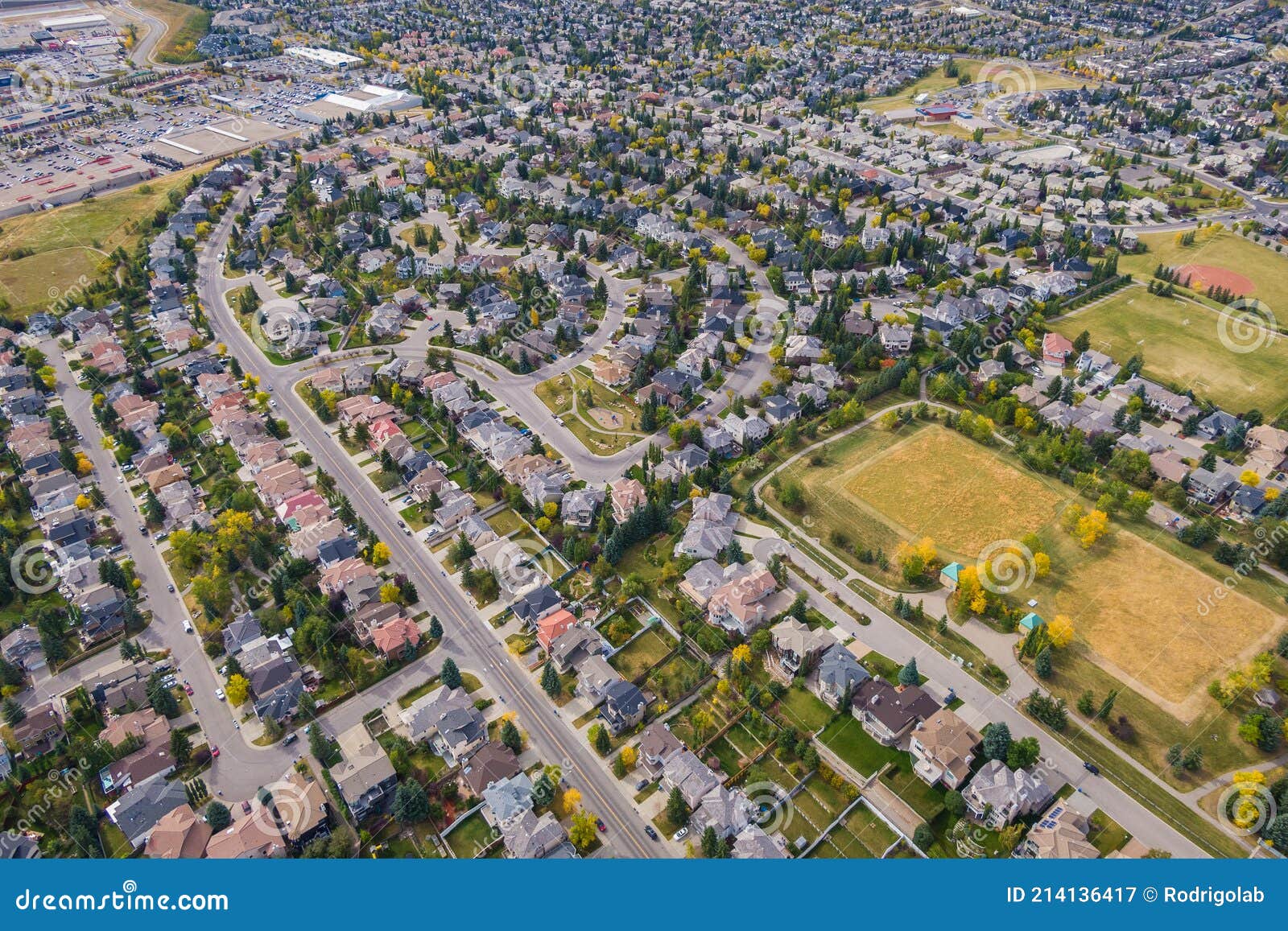 Vista Aérea De Barrio Residencial En Calgary Alberta Canada Imagen de  archivo - Imagen de nuevo, finanzas: 214136417