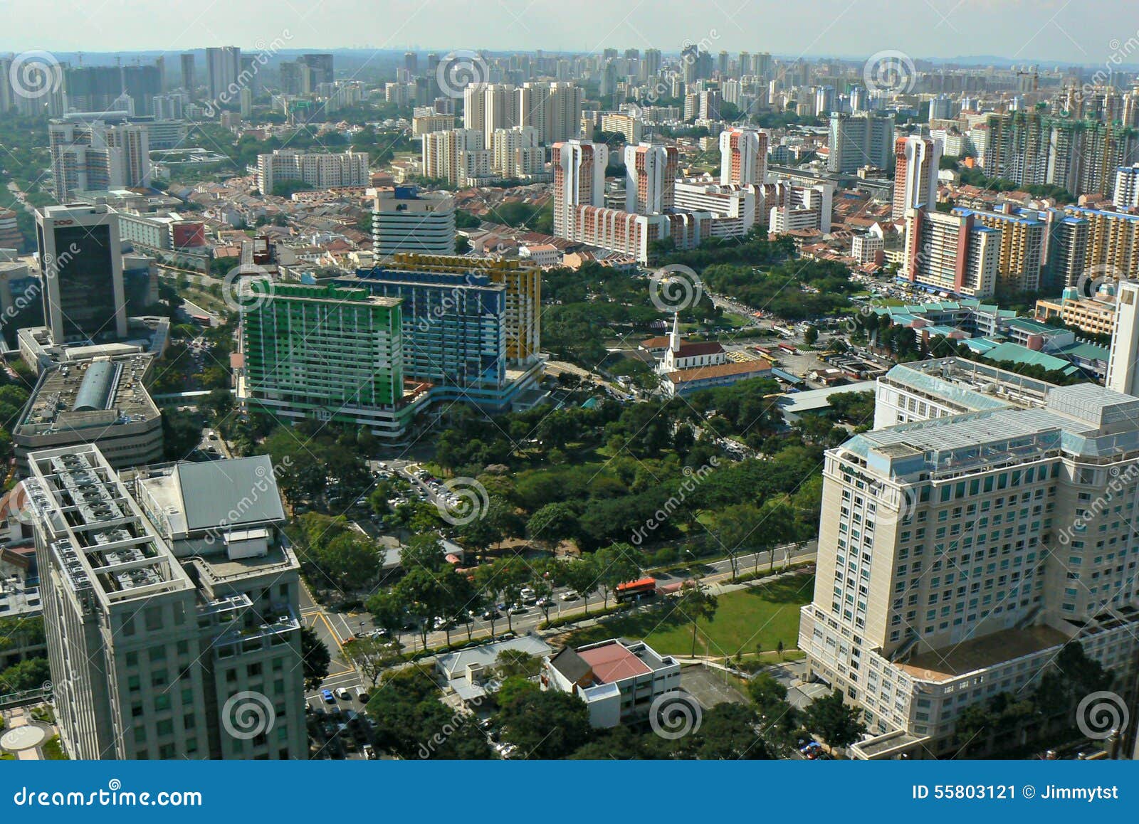 Vista aérea - cidade de Singapura. Ideia aérea da skyline da cidade de Singapura, negligenciando poucas Índia e áreas residenciais nos subúrbios

[Foto tomada o 9 de setembro de 2007]