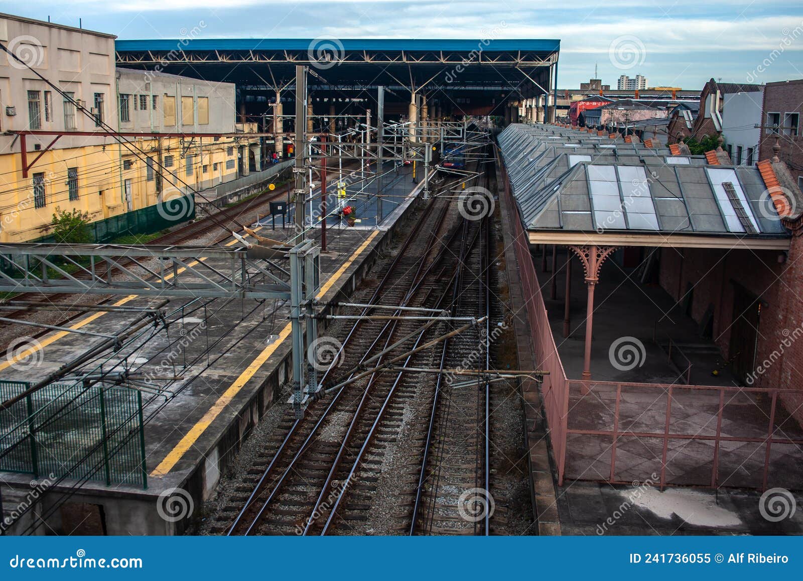 Vista Da Plataforma Da Estação Bras Em São Paulo Imagem Editorial - Imagem  de turismo, sistema: 241736055