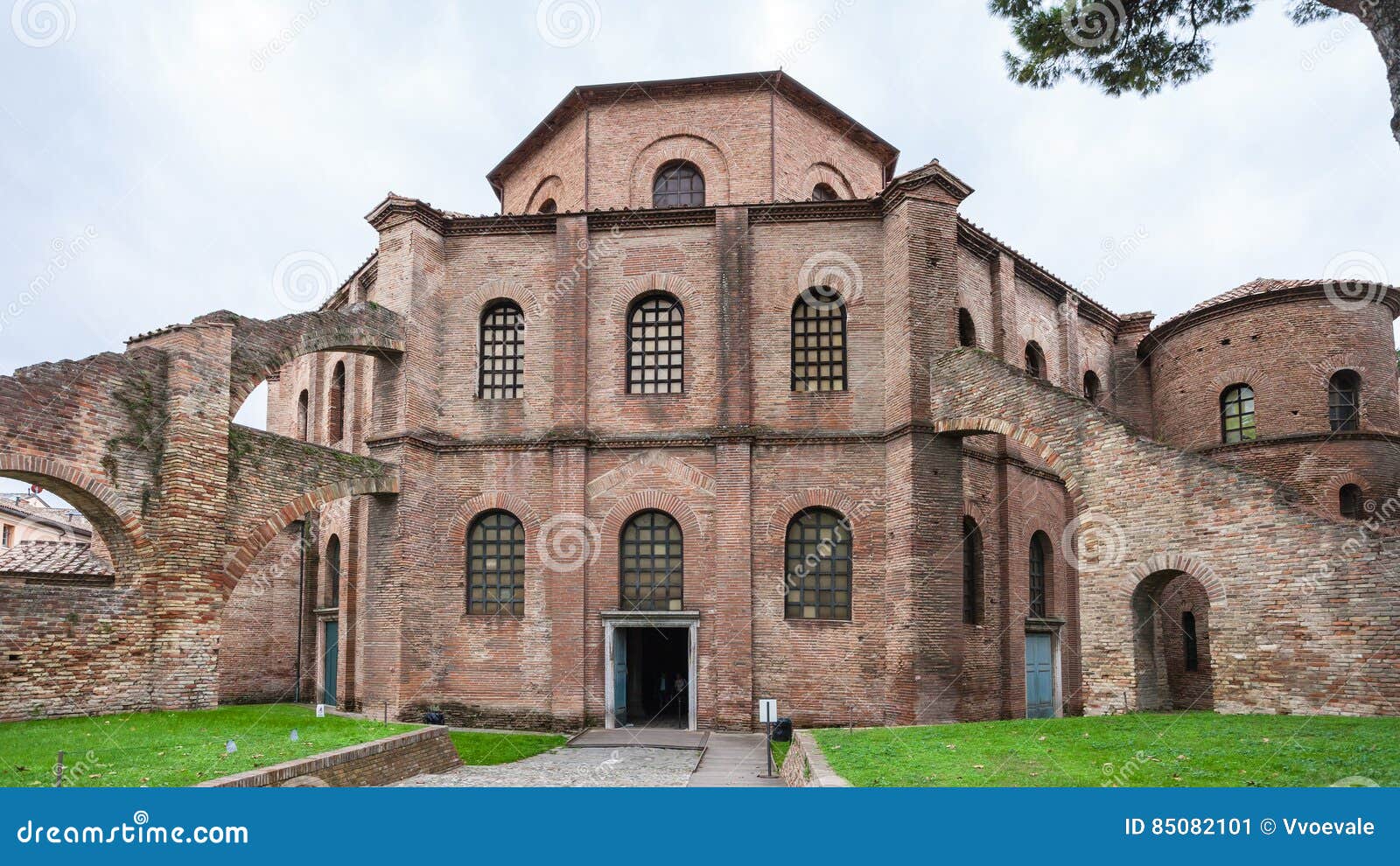 Vista De La Basílica San Vitale En La Ciudad De Ravena Foto editorial - Imagen de puerta, recorrido: 85082101 Vista De La Basílica San Vitale En La Ciudad De Ravena Foto editorial - Imagen de puerta, recorrido: 85082101