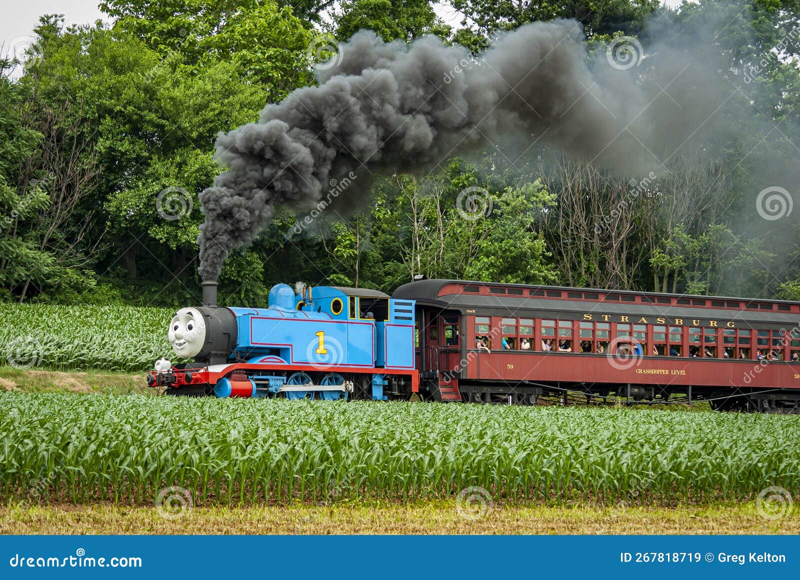 Vista De Thomas El Tren Que Atrapa a Los Turismos Que Soplan Humo