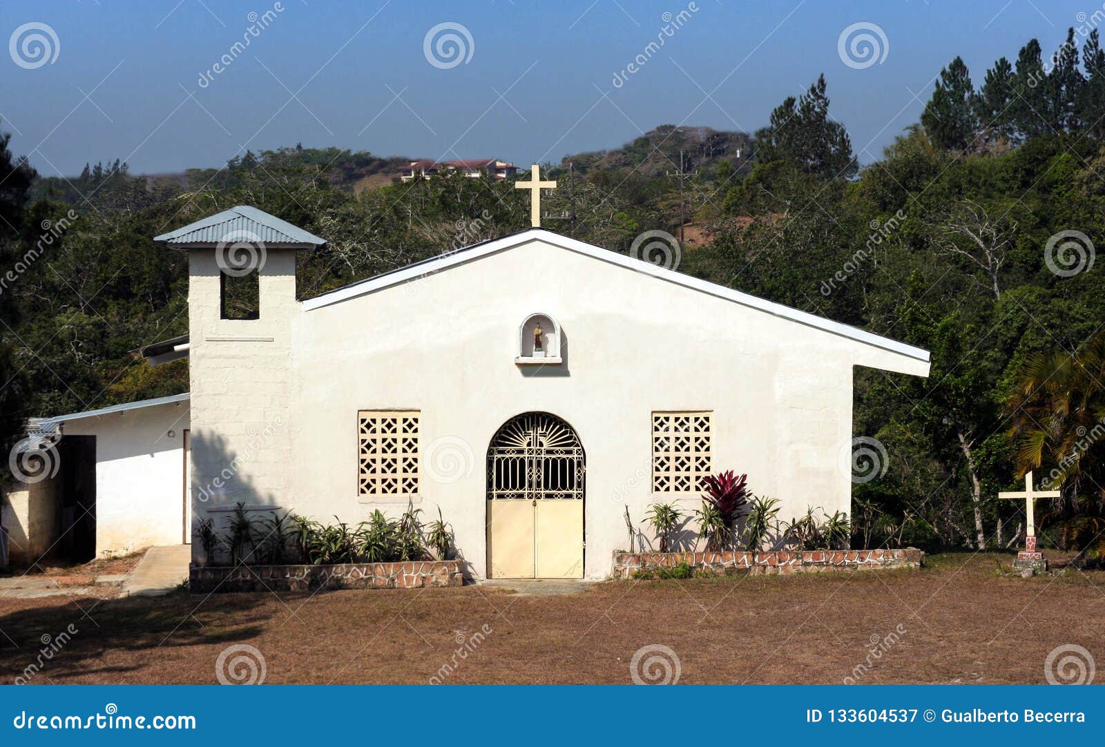 Vista De Un Pequeño Churc Católico Rural En El Contryside De Panamá Imagen  de archivo - Imagen de capilla, azul: 133604537