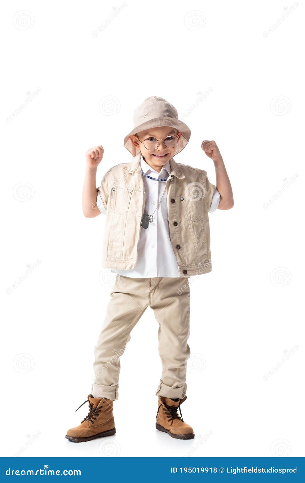 Niño Explorador Con Sombrero Y Gafas Sosteniendo Una Linterna Y